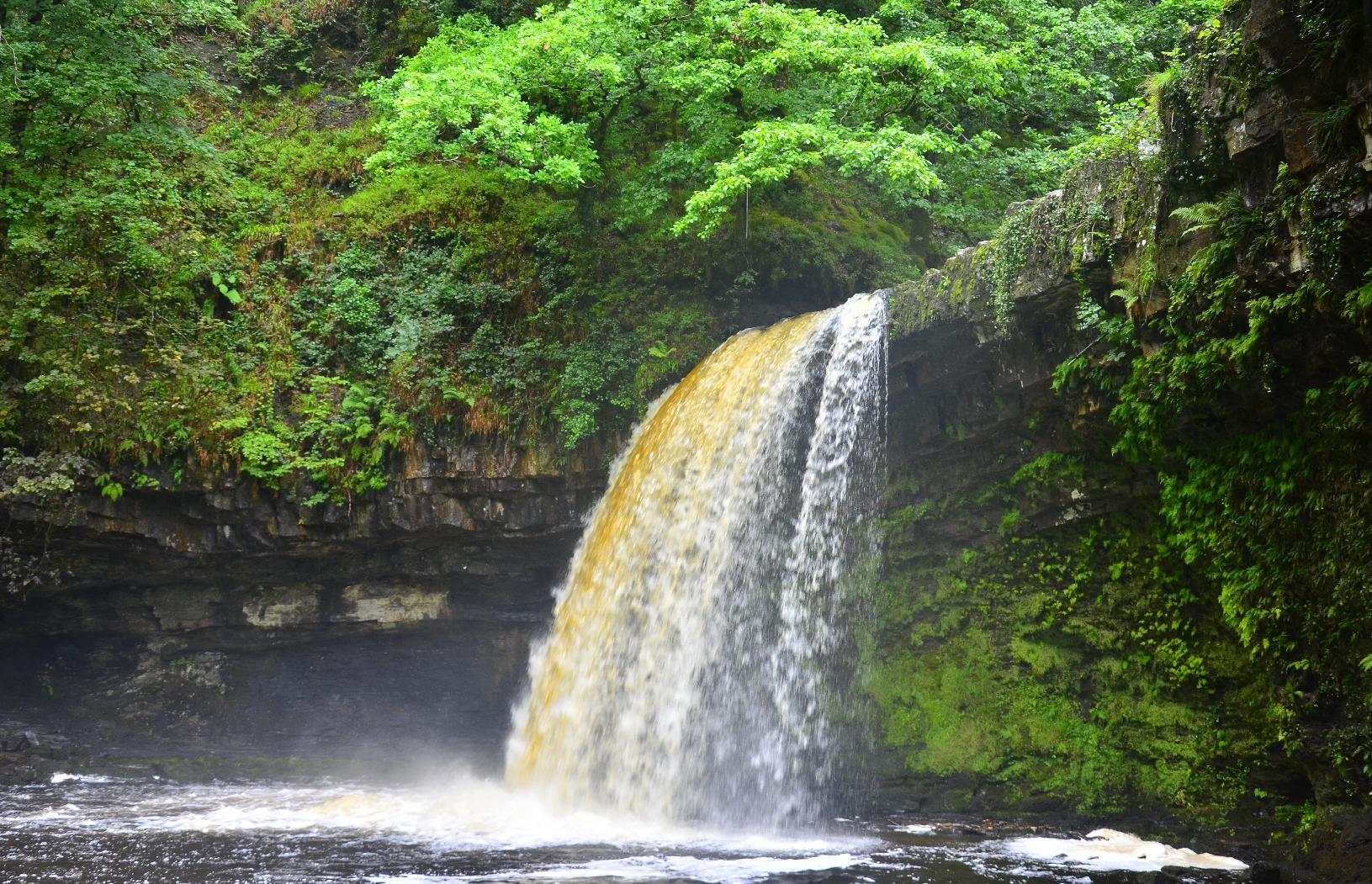 Waterfall, fast shutter speed