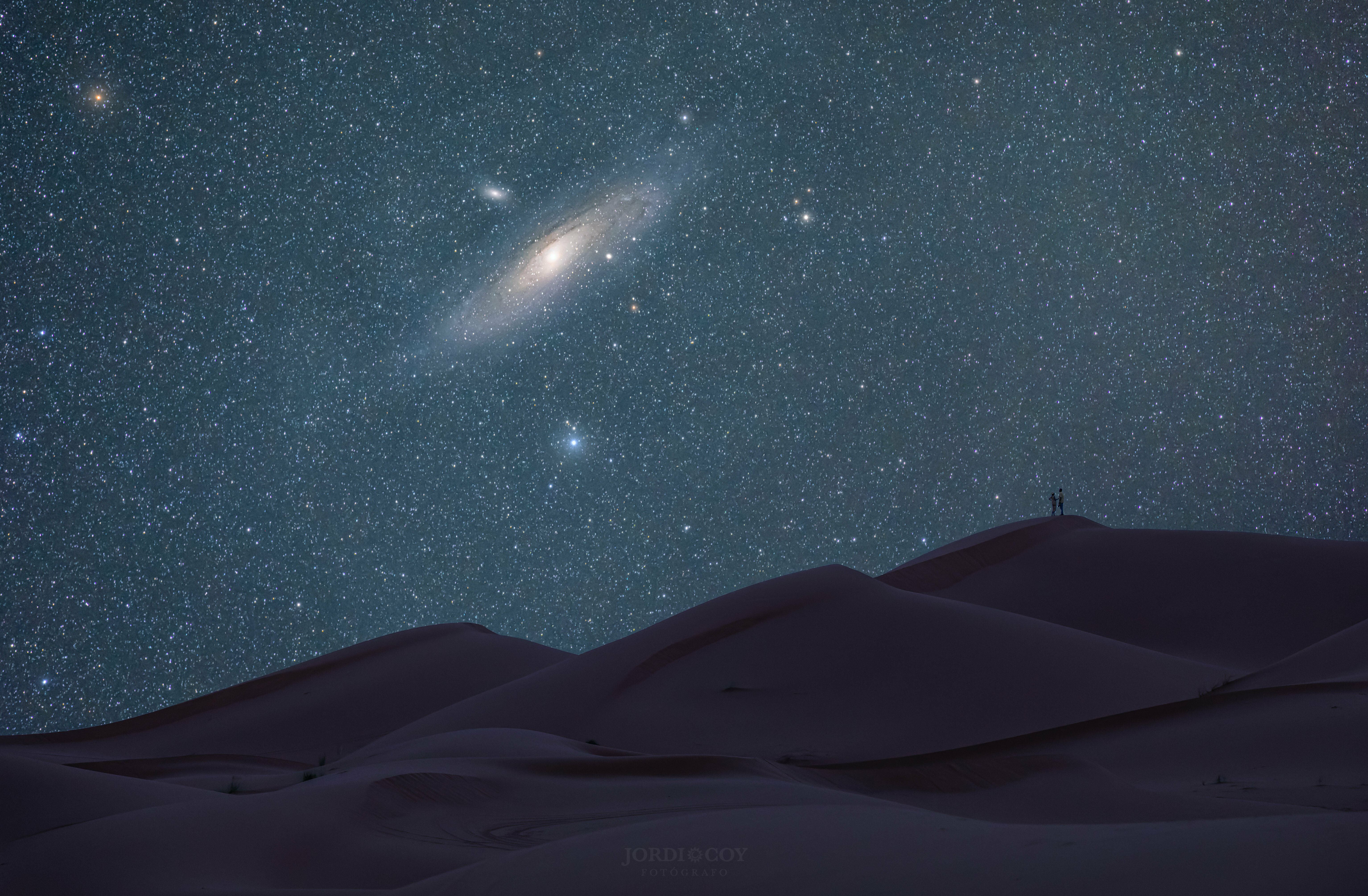 Невооруженным глазом можно увидеть звезд. Туманность Андромеды Галактика. Галактика Андромеда м31. Галактика Андромеда на ночном небе невооруженным глазом. Андромеда Галактика на небе.